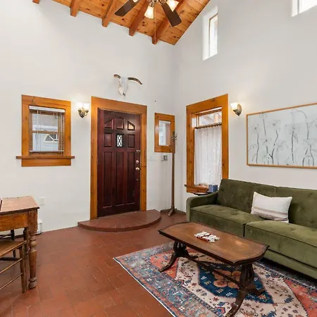 238 Griffin Street Unit B Holiday home *
