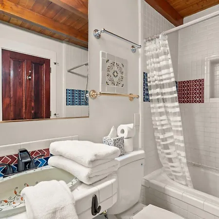 Holiday home 238 Griffin Street Unit B *